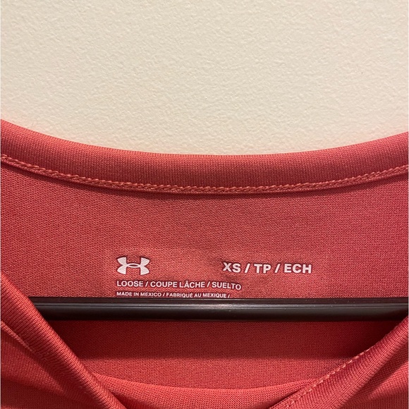 Women’s Under Armor Workout Top Size XS - Picture 3 of 3